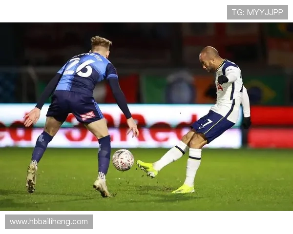 员瓤与威科姆的激烈对决揭示了足球战术与团队合作的重要性