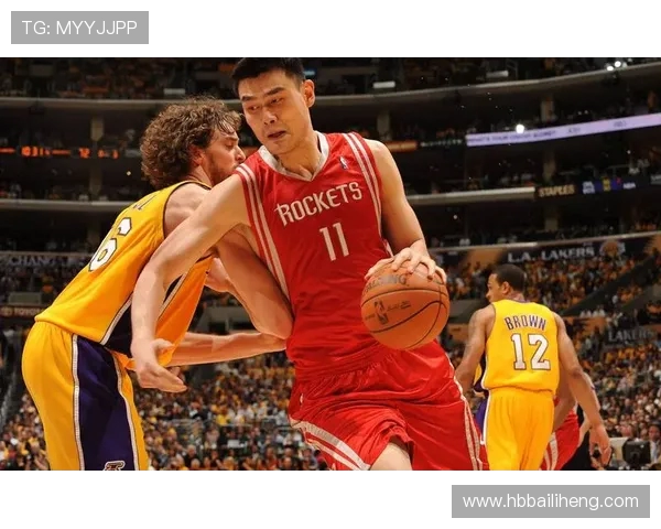 姚明与奥尼尔的巅峰对决谁才是篮球巨星的真正代表